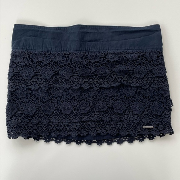 Abercrombie & Fitch Navy Blue Women's Eyelet Lace Pull On Mini Skirt Size Medium - Picture 1 of 8